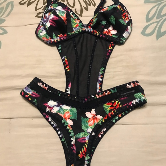 Fashion Nova Paradise Monokini Size Small - Picture 3 of 3
